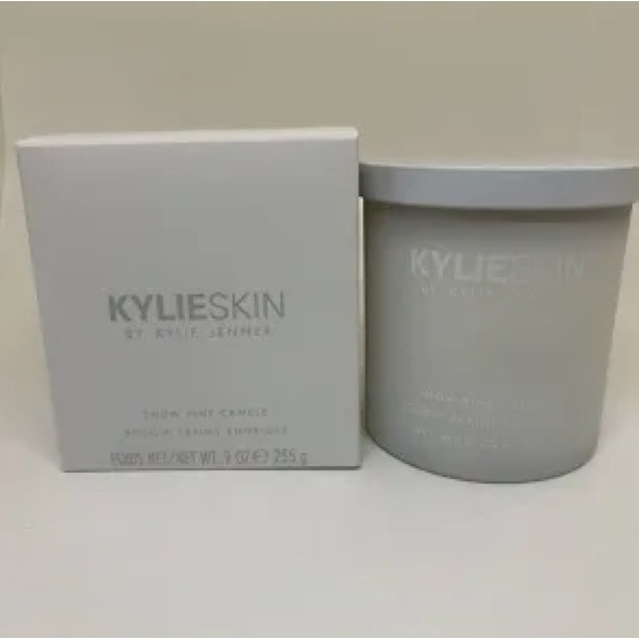 KYLIE SKIN Snow Pine Candle - Picture 2 of 4